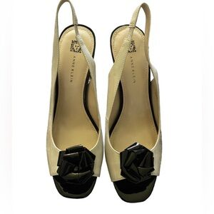 Ann Klein size 10M pump heels white black